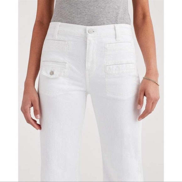 7 For All Mankind Georgia White Flare jeans in a Size 27. - Picture 4 of 13